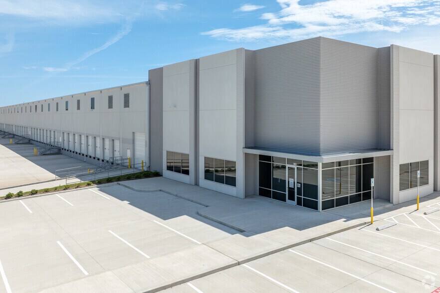 More Photos Of 8726 Fairbanks N Houston, Houston Distribution For Lease