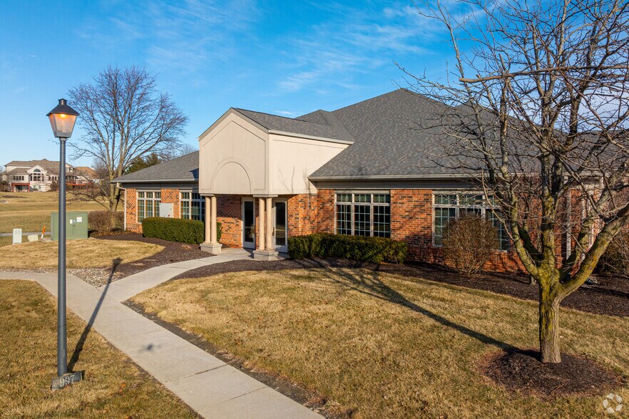 More Photos Of 1001 Chestnut Hills Pky, Fort Wayne Office For Lease