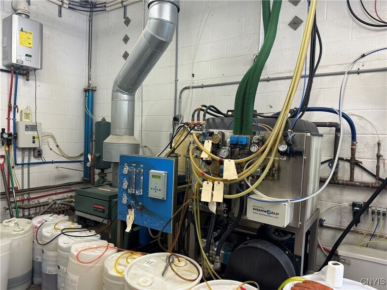 More Photos Of 9507 Harden Blvd, Camden Carwash For Sale