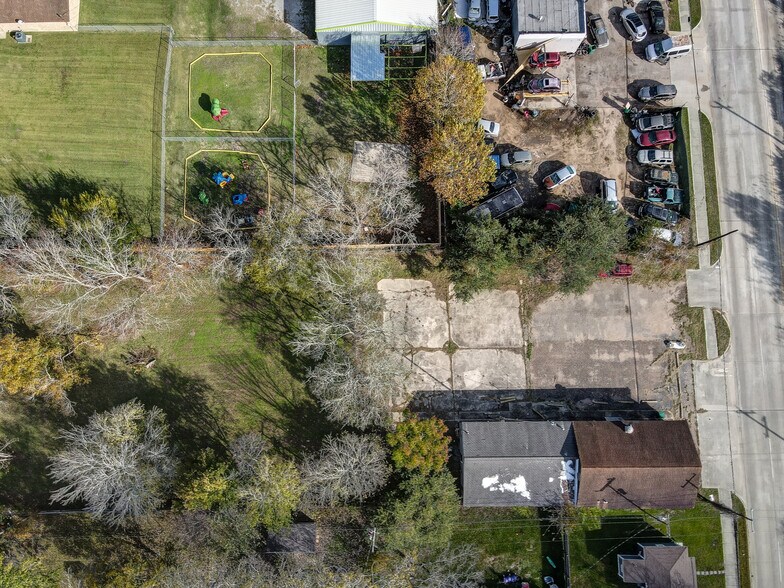 More Photos Of 1916 Cedar Dr, La Marque Restaurant For Lease