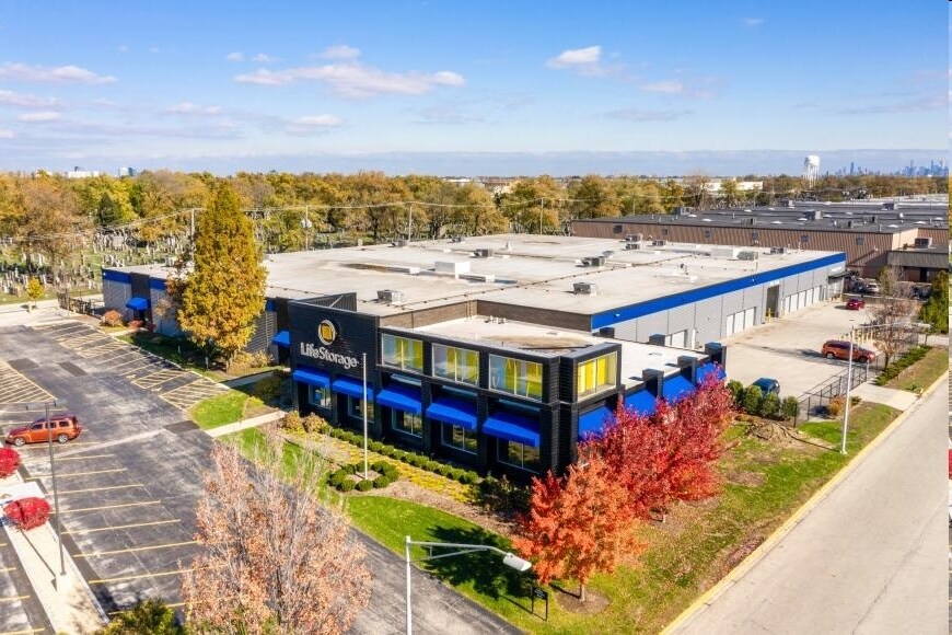 More Photos Of 1800 Des Plaines Ave, Forest Park Self Storage For Lease