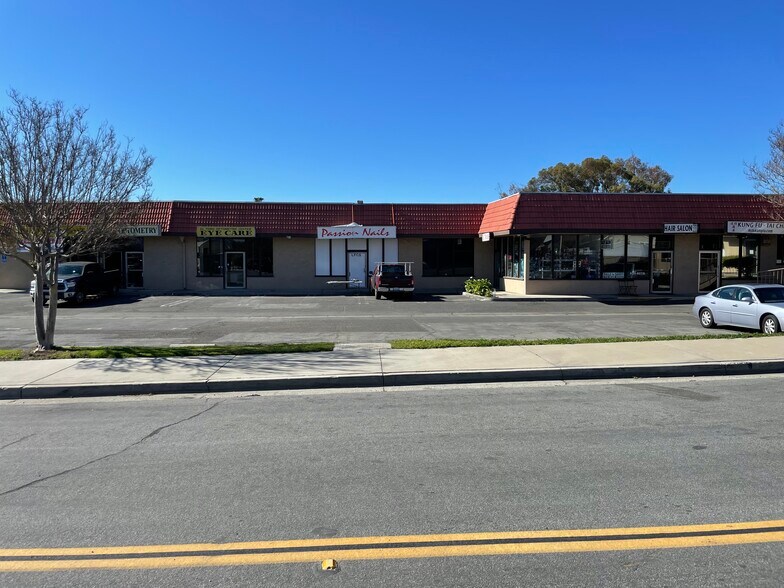 More Photos Of 23811 Bridger Rd, Lake Forest General Retail For Lease