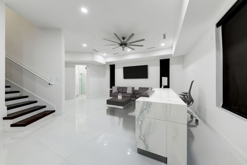 More Photos Of 727 E Park Ave, San Antonio Specialty For Sale