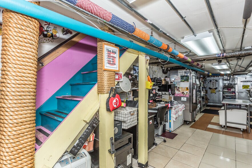 More Photos Of 3933 Bell Blvd, Bayside Storefront For Lease