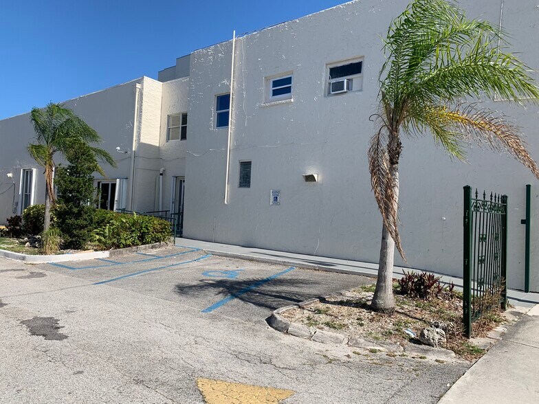 More Photos Of 45-56 N Federal Hwy, Dania Beach, Dania Beach Storefront Retail Office For Sale