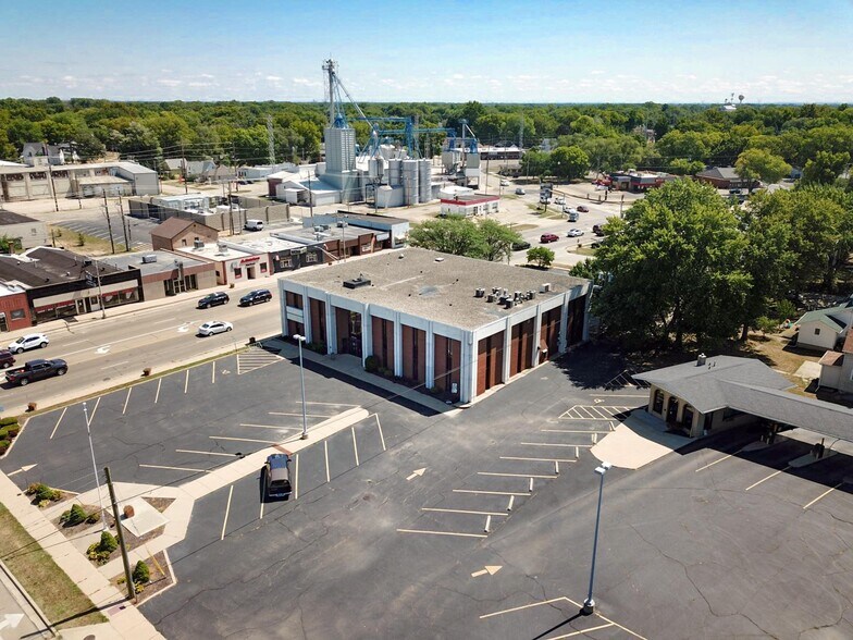 More Photos Of 300 First Ave, Rock Falls Bank For Lease