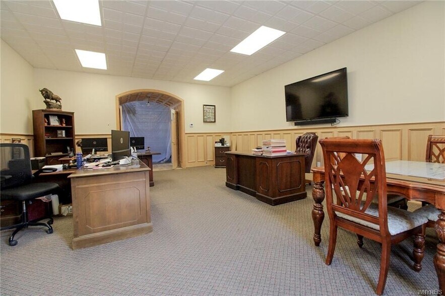 More Photos Of 15 Main St, Middleport Storefront For Lease