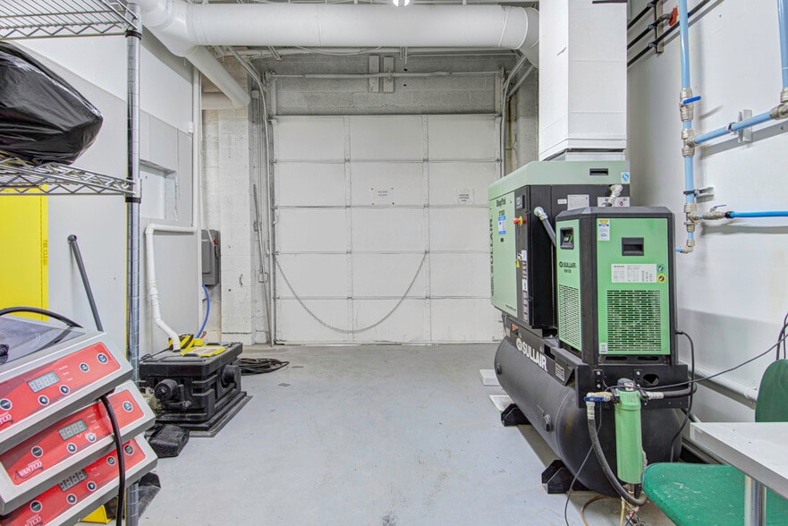 More Photos Of 1045 W 45th Ave, Denver Warehouse For Sale