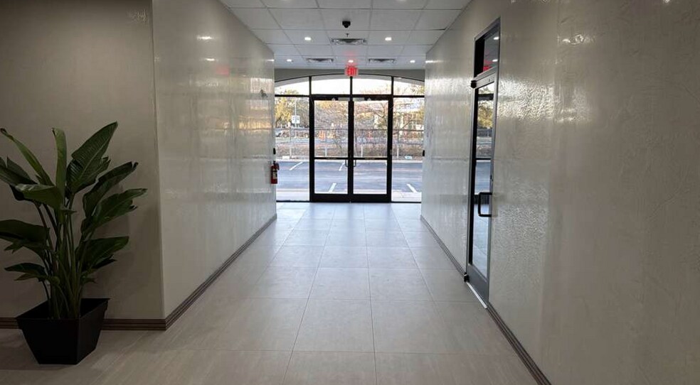 More Photos Of 2511 N Loop 1604, San Antonio Office Residential For Lease