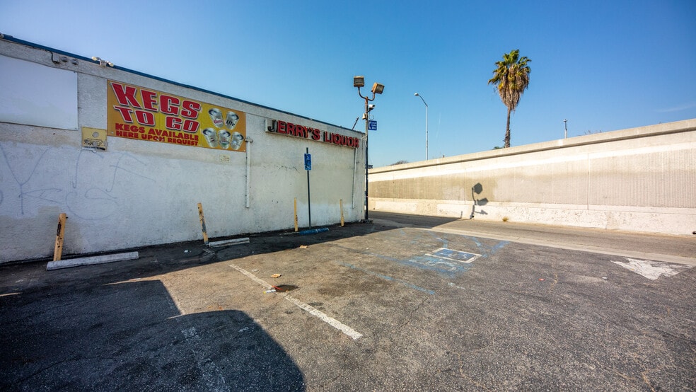 More Photos Of 124 E Rosecrans Ave, Compton Storefront Retail Residential For Sale
