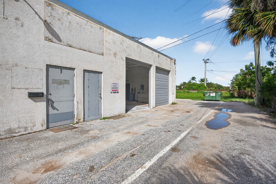 More Photos Of 1460 Cypress Dr, Jupiter Warehouse For Lease