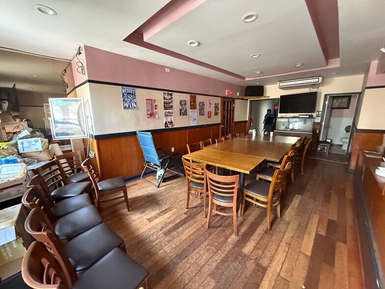 More Photos Of 220 N 10th St, Philadelphia Storefront Retail Residential For Lease