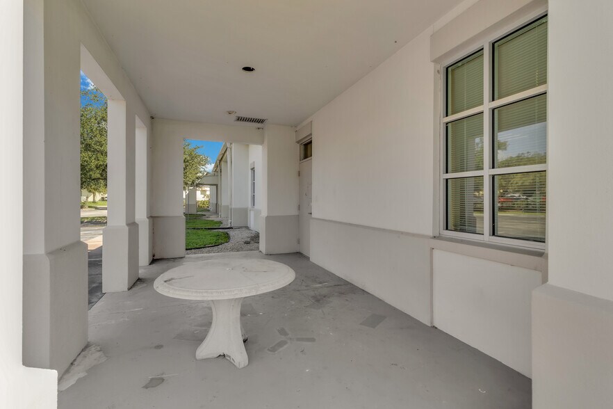 More Photos Of 1201 E Oak St, Kissimmee Office For Sale