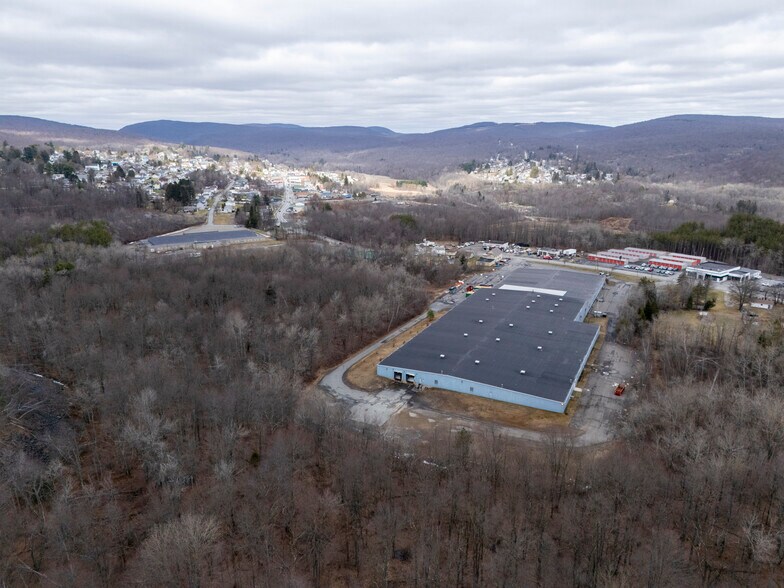 More Photos Of 939 Main St, Vandling Warehouse For Lease