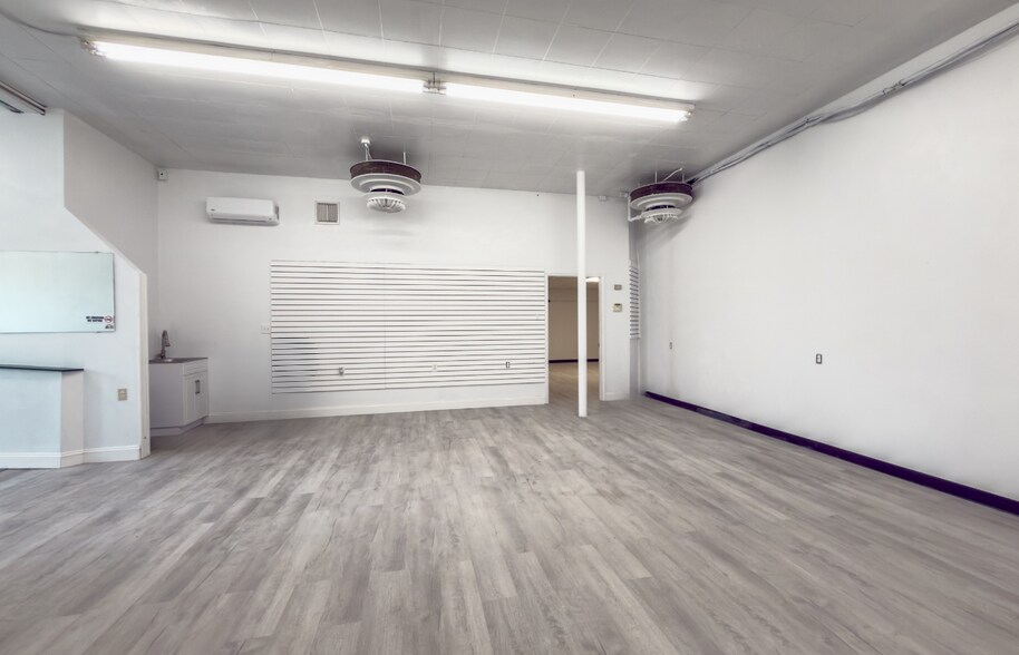 More Photos Of 3312 Cove Rd NW, Roanoke Storefront For Lease