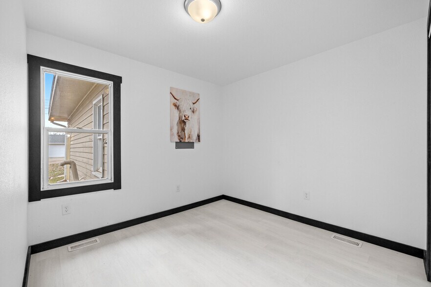 More Photos Of 1113 10th St NW, Minot Multifamily For Sale