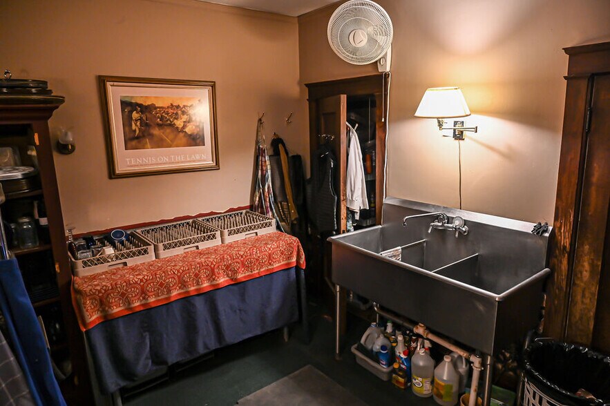 More Photos Of 1272 SW Fillmore St, Topeka Hospitality For Sale