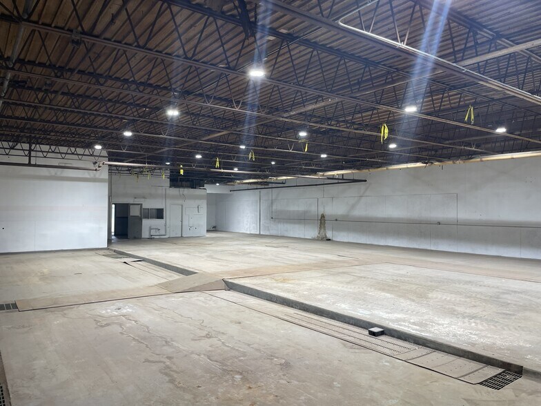 More Photos Of 5905 Wolf Creek Pike, Dayton Warehouse For Lease