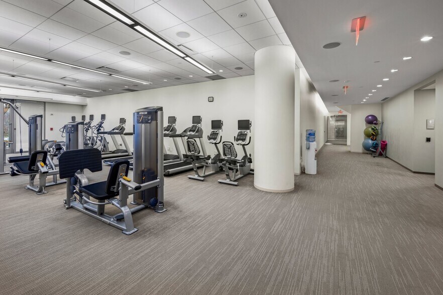 More Photos Of 7940 Jones Branch Dr, McLean Office For Lease