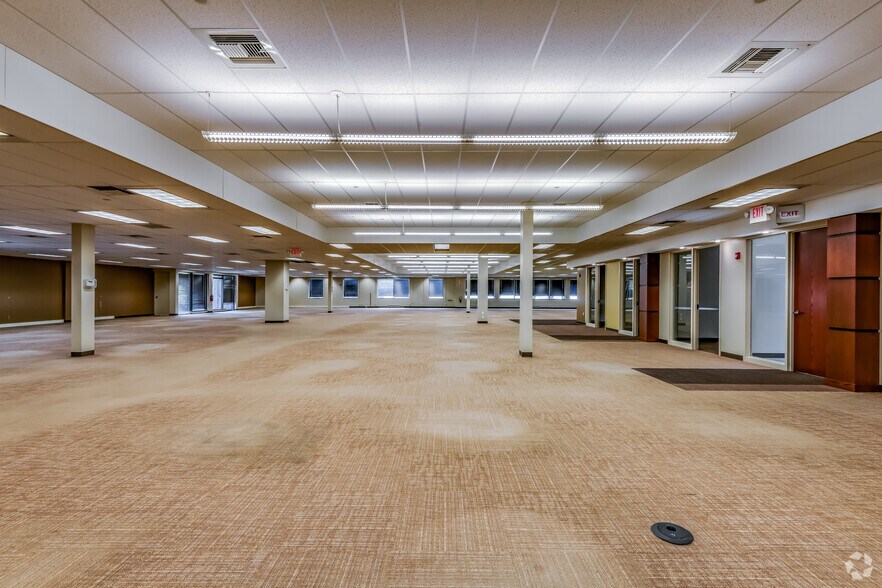 More Photos Of 11950 W Lake Park Dr, Milwaukee Office For Sale