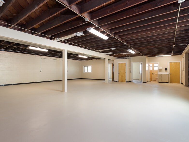 More Photos Of 11708 Inglewood Ave, Hawthorne Warehouse For Sale