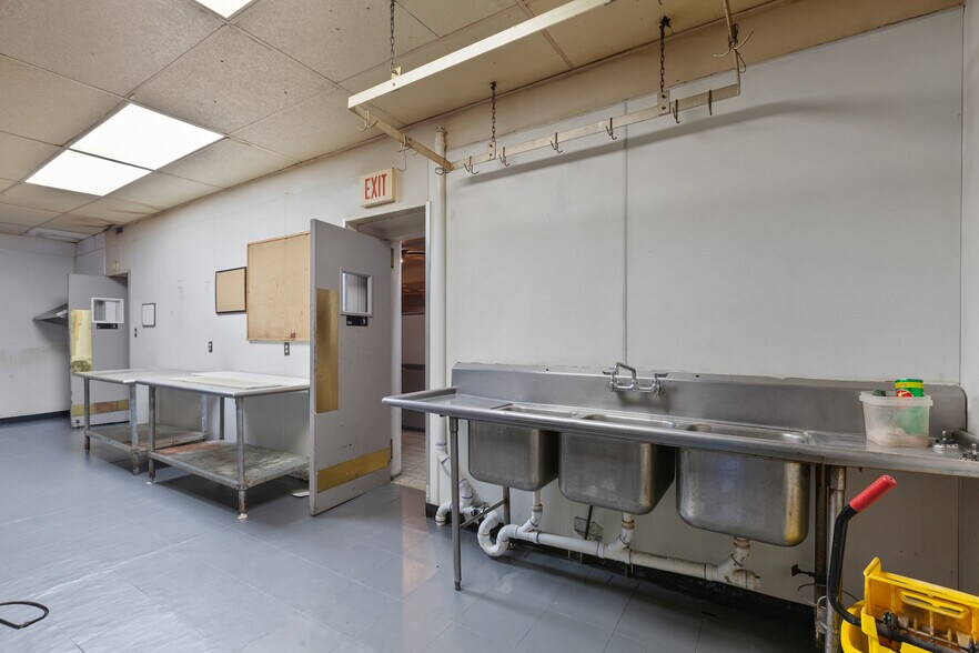 More Photos Of 194-198 Main St, Emmaus Restaurant For Sale