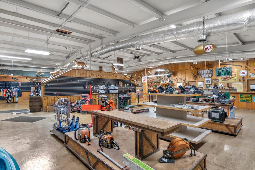 More Photos Of 2023 Memorial Dr, Waycross General Retail For Sale