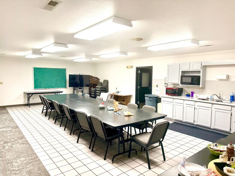 More Photos Of 808-810 Progress Dr, Farmington Office For Sale