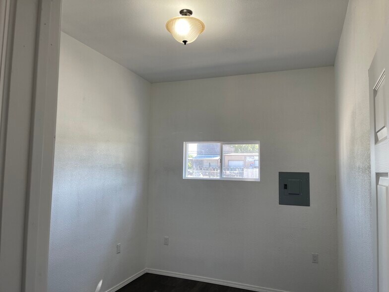 More Photos Of 1222 Frankie St, Houston Warehouse For Sale