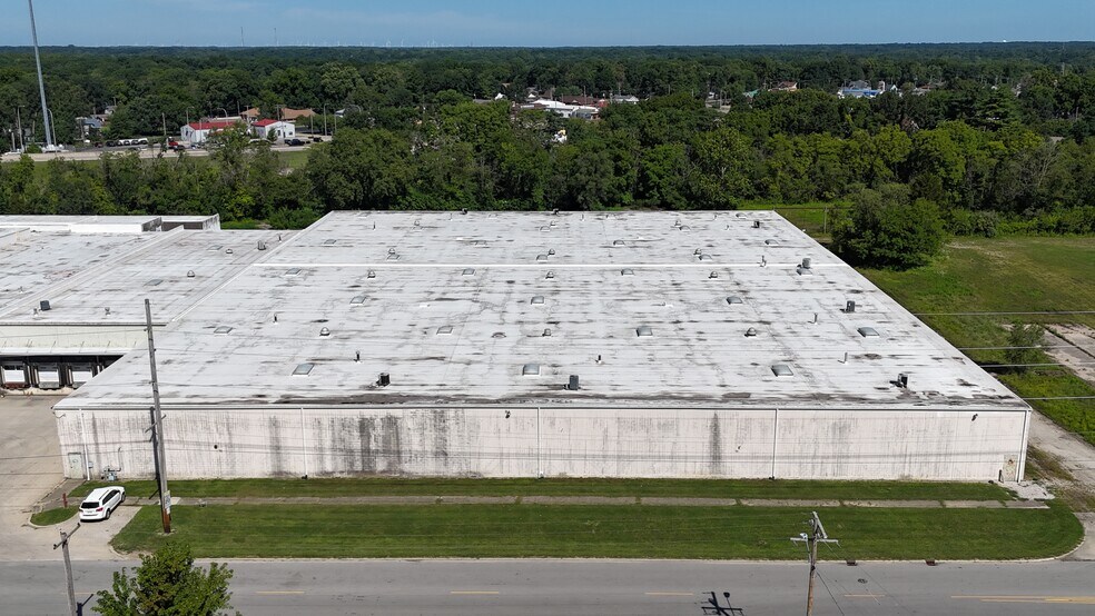 More Photos Of 800 S Gilbert St, Danville Warehouse For Lease