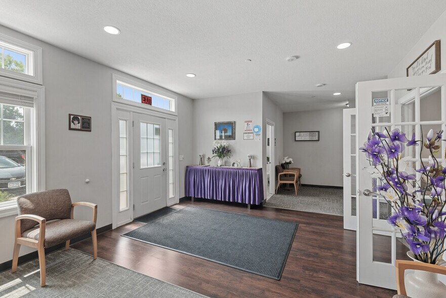 More Photos Of 1701-1713 Southcross Dr W, Burnsville Loft Creative Space For Sale