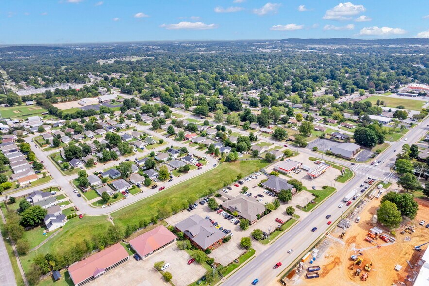 More Photos Of 2964 W Huntsville Ave, Springdale Medical For Lease