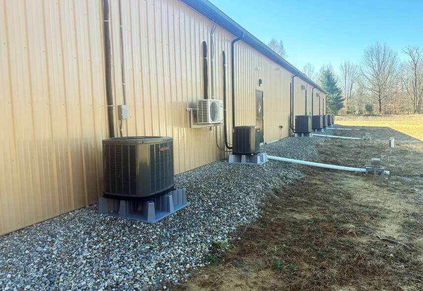 More Photos Of 3555 Smokey Ridge Rd, Vassar Warehouse For Lease