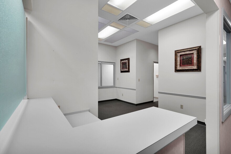 More Photos Of 3599 University Blvd S, Jacksonville Medical For Sale