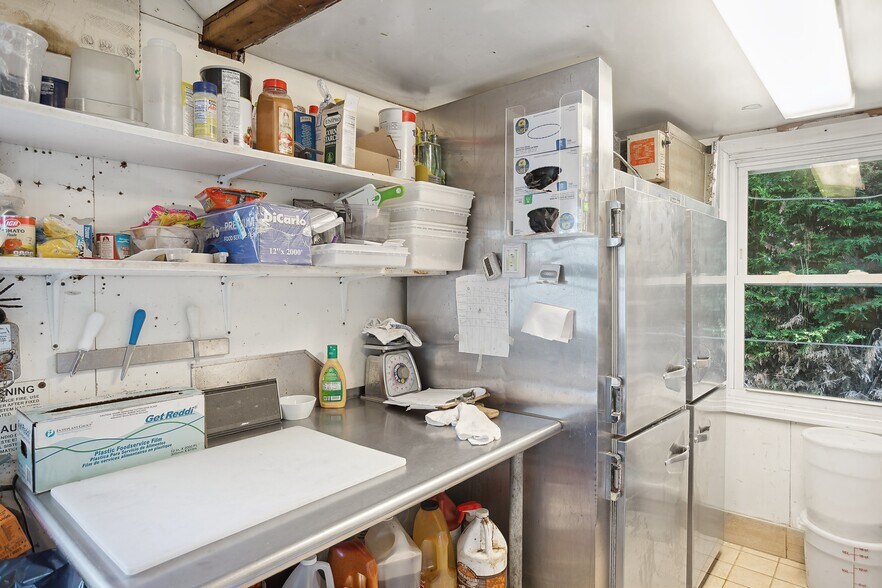 More Photos Of 63 S Euclid Ave, Montauk Restaurant For Sale