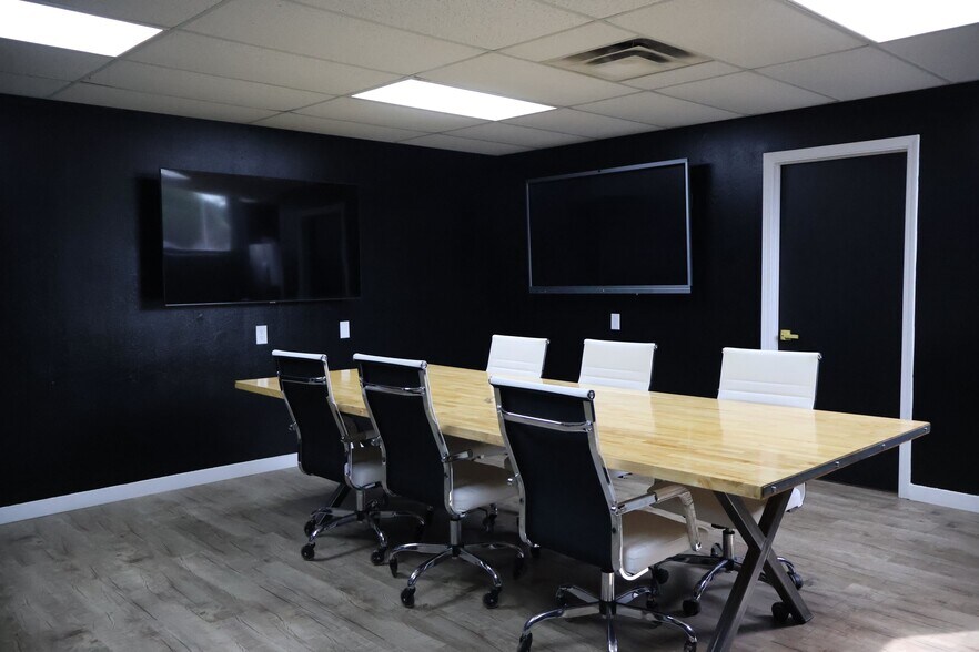 More Photos Of 231 N Main St, Joplin Industrial For Sale