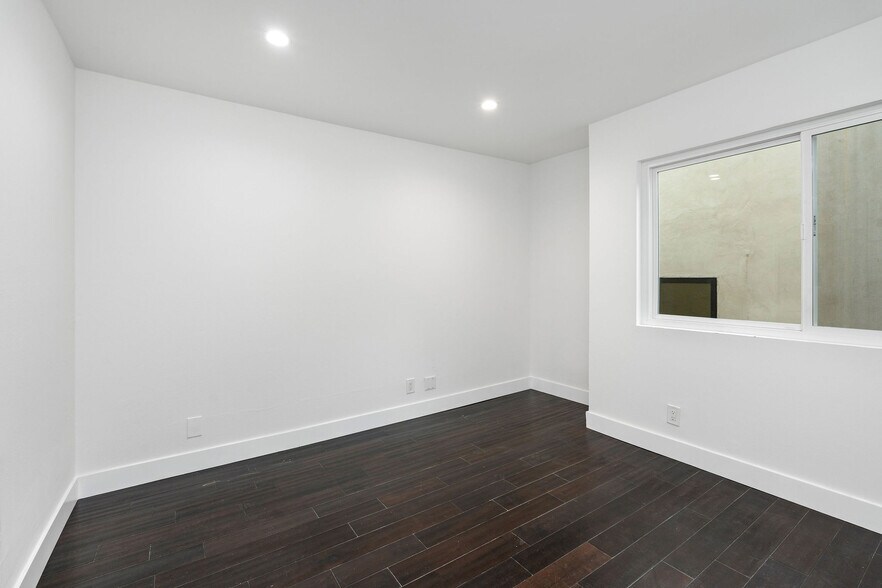 More Photos Of 217 43rd St, Manhattan Beach Apartments For Sale