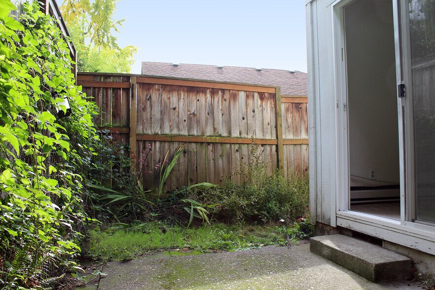 More Photos Of 1822 SE Ash St, Portland Multifamily For Sale