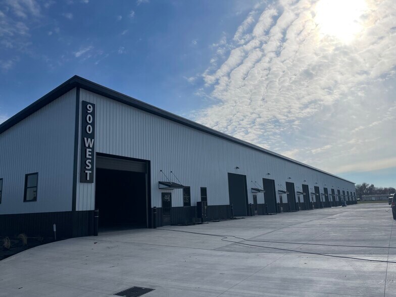 More Photos Of 900 W 25th St, South Sioux City Warehouse For Lease