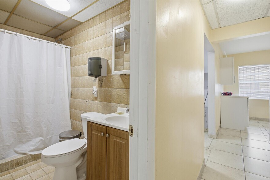 More Photos Of 3240 NW 7th St, Miami Office For Sale