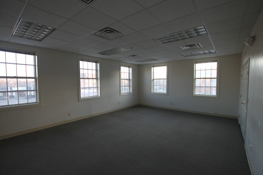 More Photos Of 29 Main St, Leominster Office For Lease