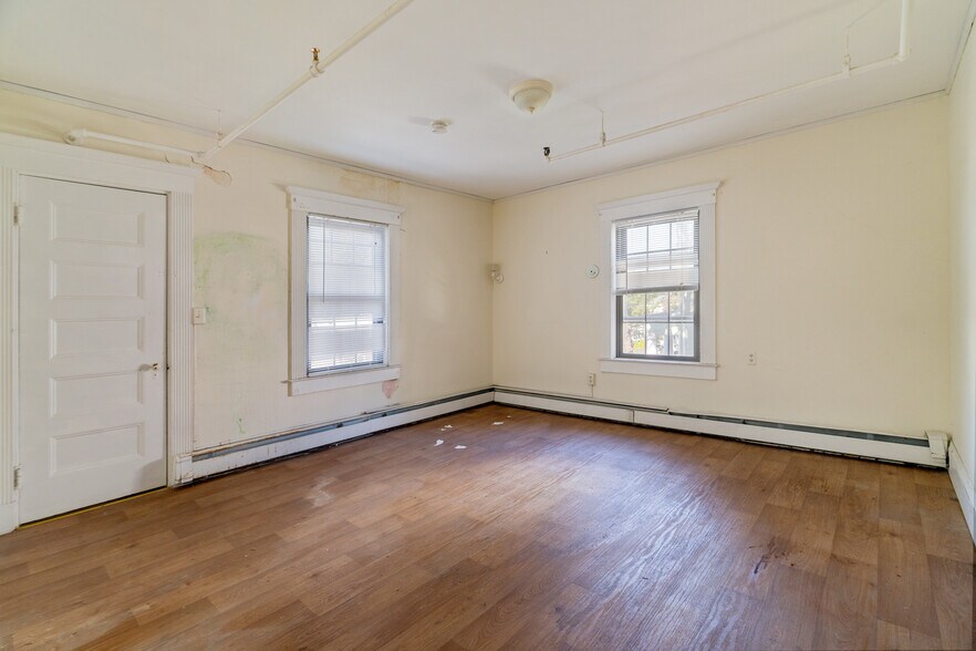 More Photos Of 17 Monmouth St, Somerville Apartments For Sale