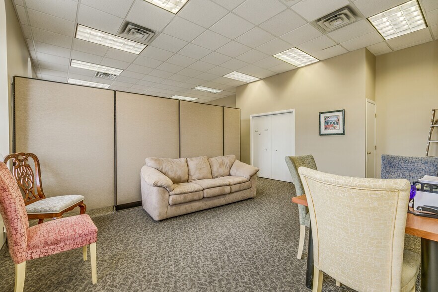 More Photos Of 449 7th St E, Saint Paul Storefront For Sale