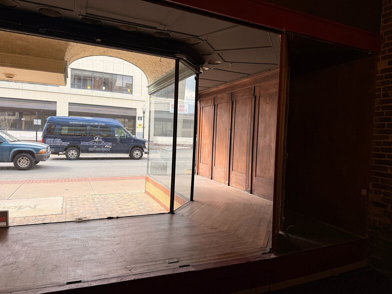 More Photos Of 405-409 S Main St, Joplin Apartments For Lease