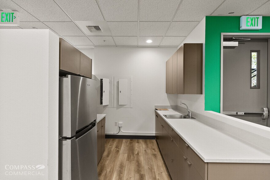 More Photos Of 123 SW Columbia St, Bend Office For Sale