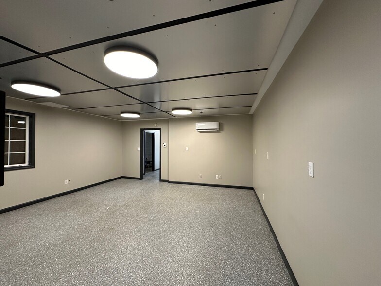 More Photos Of 100 Aiken St, Cartersville Manufacturing For Lease