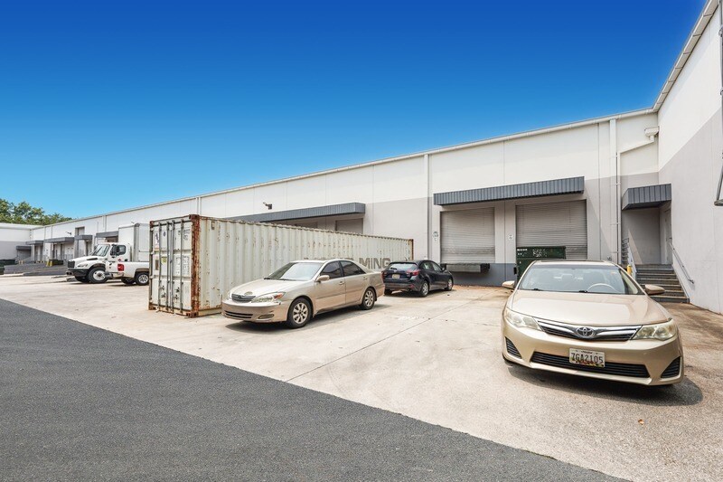 More Photos Of 5242 Royal Woods Pky, Tucker Unknown For Lease