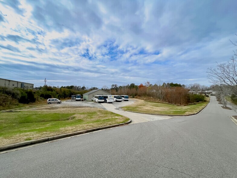 More Photos Of 217 Knollwood Apartments dr, Lancaster Warehouse For Sale