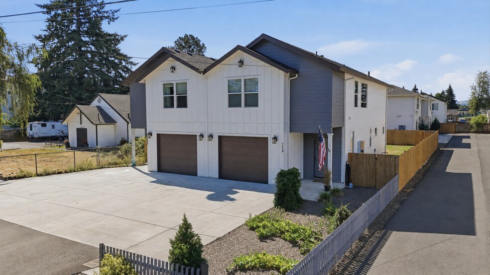 More Photos Of , Kelso Multifamily For Sale