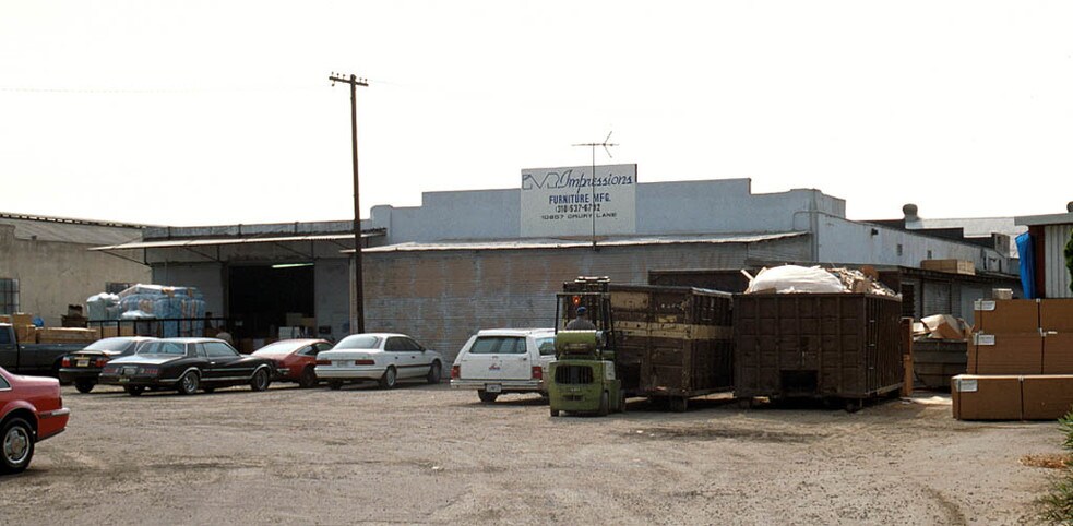 More Photos Of 10857 Drury Ln, Lynwood Warehouse For Lease